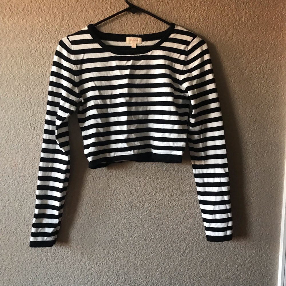 Stripped black and white crop top long sleeve